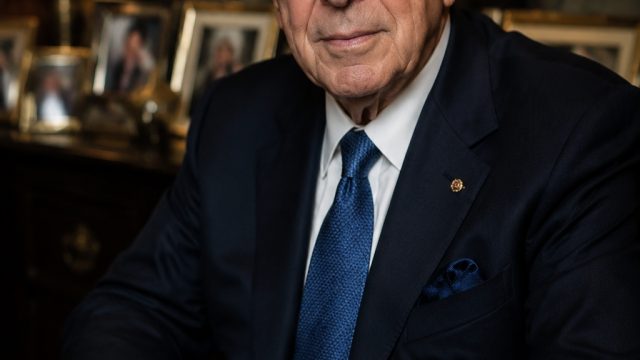 Clive Davis: A Legacy of Wealth and Influence in t